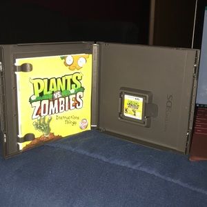 Plants VS. zombies. DSi game